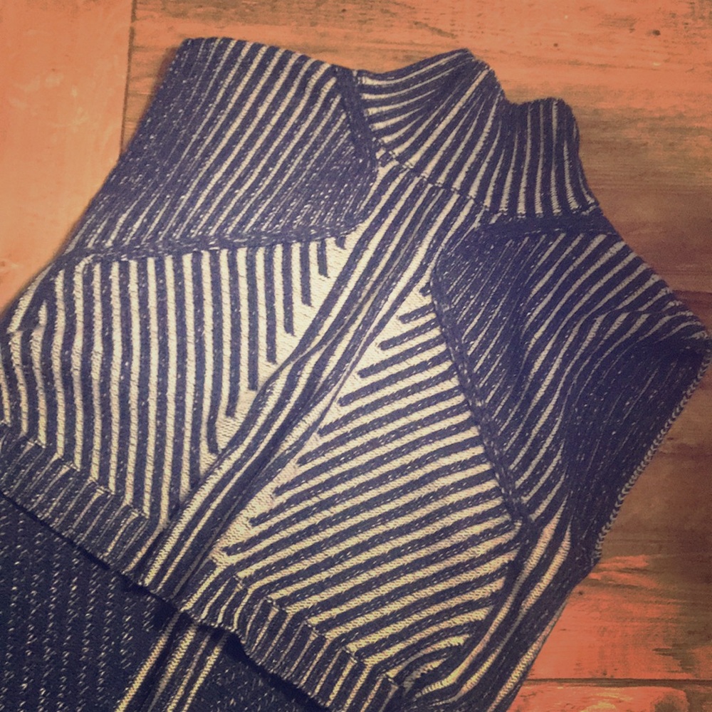 Bcbg high low sweater